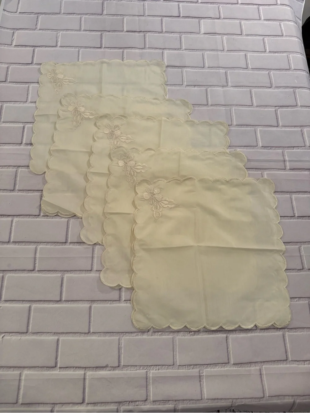 Set of 6 Vintage Ivory Embroidered Floral Linen Napkins 14x14 Scalloped Edge